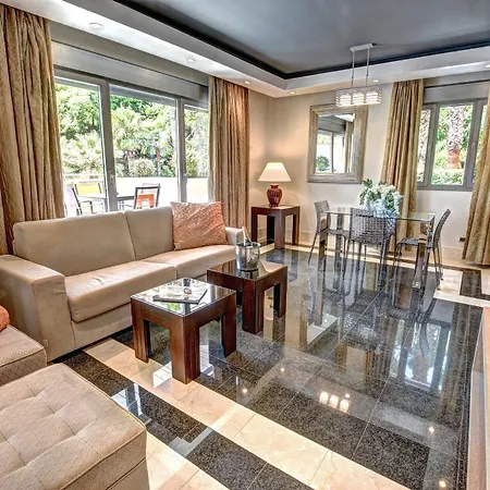 Aparthotel Artplatinum &