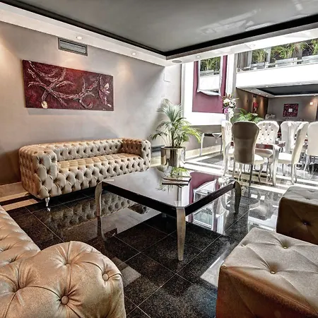 Aparthotel Artplatinum & 4*