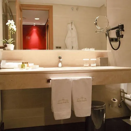 Aparthotel Artplatinum & 4*